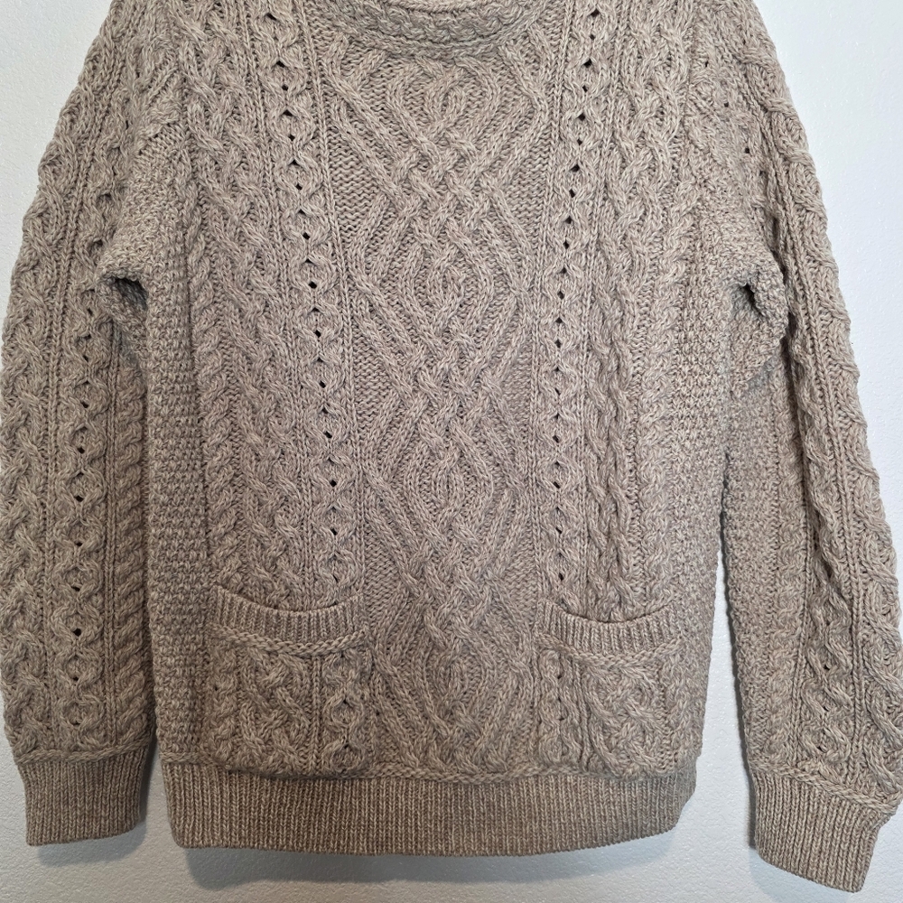 NWT Aran Craft 100% Merino Wool Fisherman Cableknit Front Pocket Sweater Size M - Picture 4 of 8
